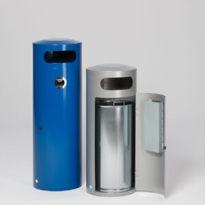 VAR Abfallsammler/Ascher KS 70 & 90 – kompakte, verzinkte Stahl-Abfallbehälter mit Inneneinsatz, Doppelbartschloss, 70/90 Liter, pulverbeschichtet in Anthrazit, Enzianblau, Moosgrün, Silber & Antiksilber